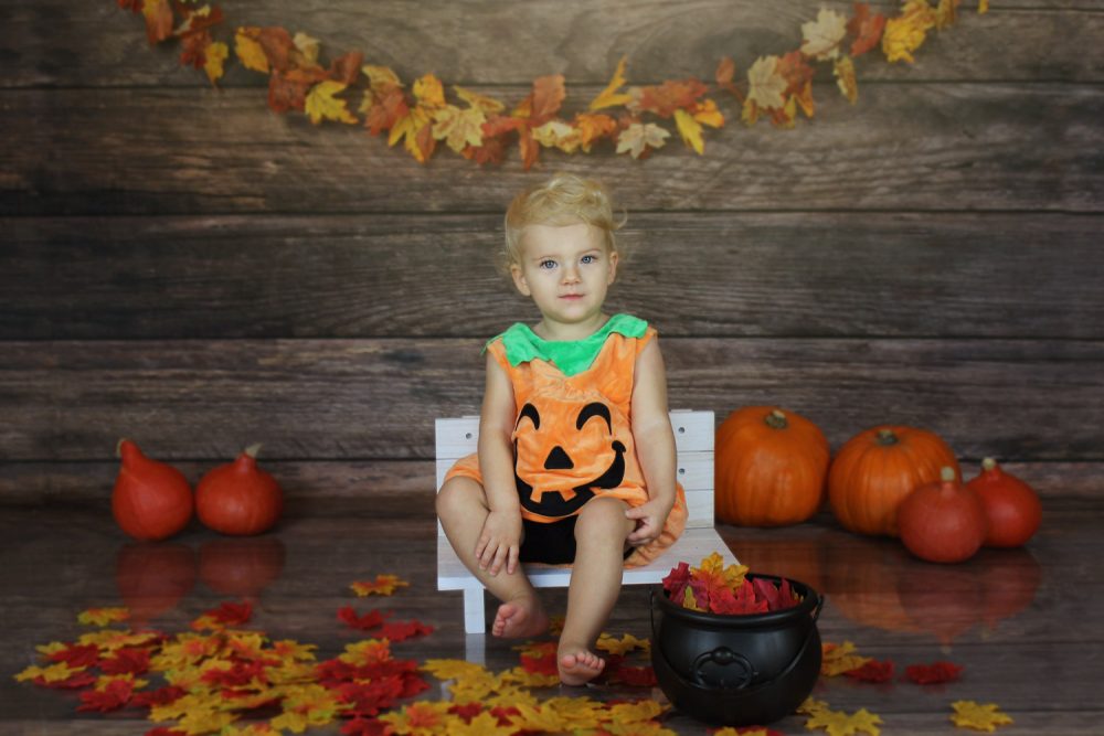 Halloween pumpkin costume girl